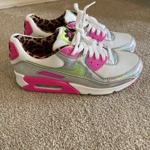 Womens Nike Air Max 90 LX leopard- size 9